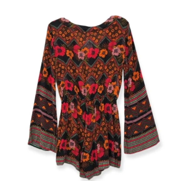 Patrons of Peace Black Floral Romper‎ - Picture 2 of 5